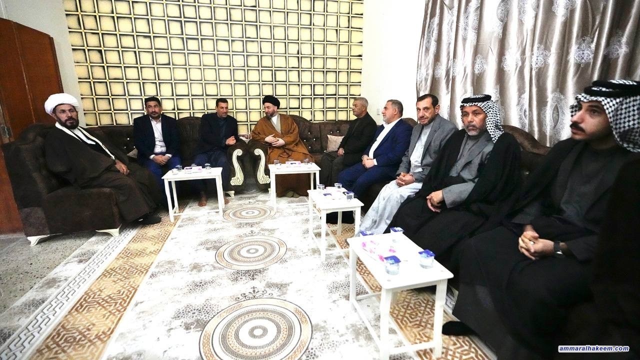 السيد الحكيم يزور منزل الرادود الحسيني ياسين الرميثي