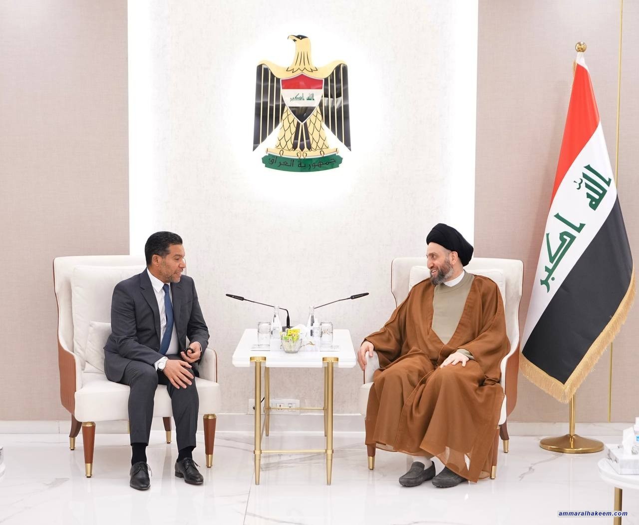 السيد الحكيم يبحث مع الضاري المشهد السياسي والحفاظ على استقرار العراق