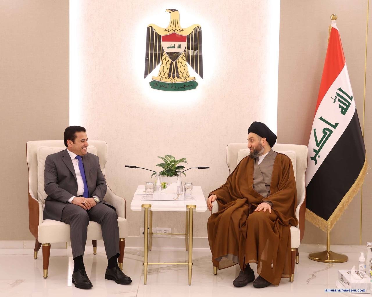 سەماحەتی حەكیم دۆخی سیاسی و ئەمنی لەگەڵ قاسم ئەعرەجی ڕاوێژكاری ئەمنی نیشتمانی تاوتوێ دەكات و جەخت لەسەر پاراستنی دەستكەوتەكان دەكات