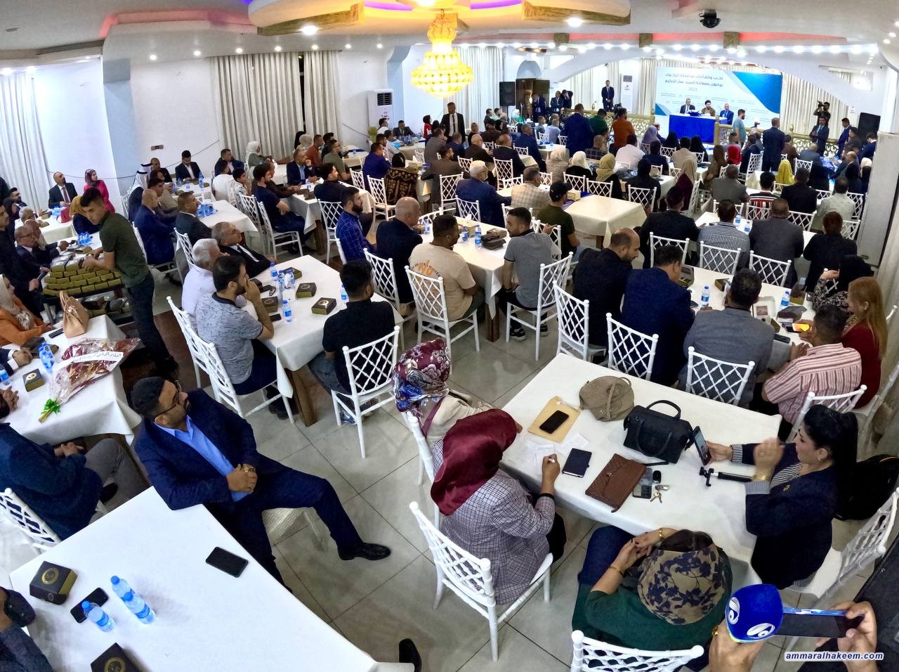 السيد الحكيم يدعو النخب والكفاءات الى المساهمة بتقديم الحلول الواقعية لمعالجة اشكالات الواقع العراقي