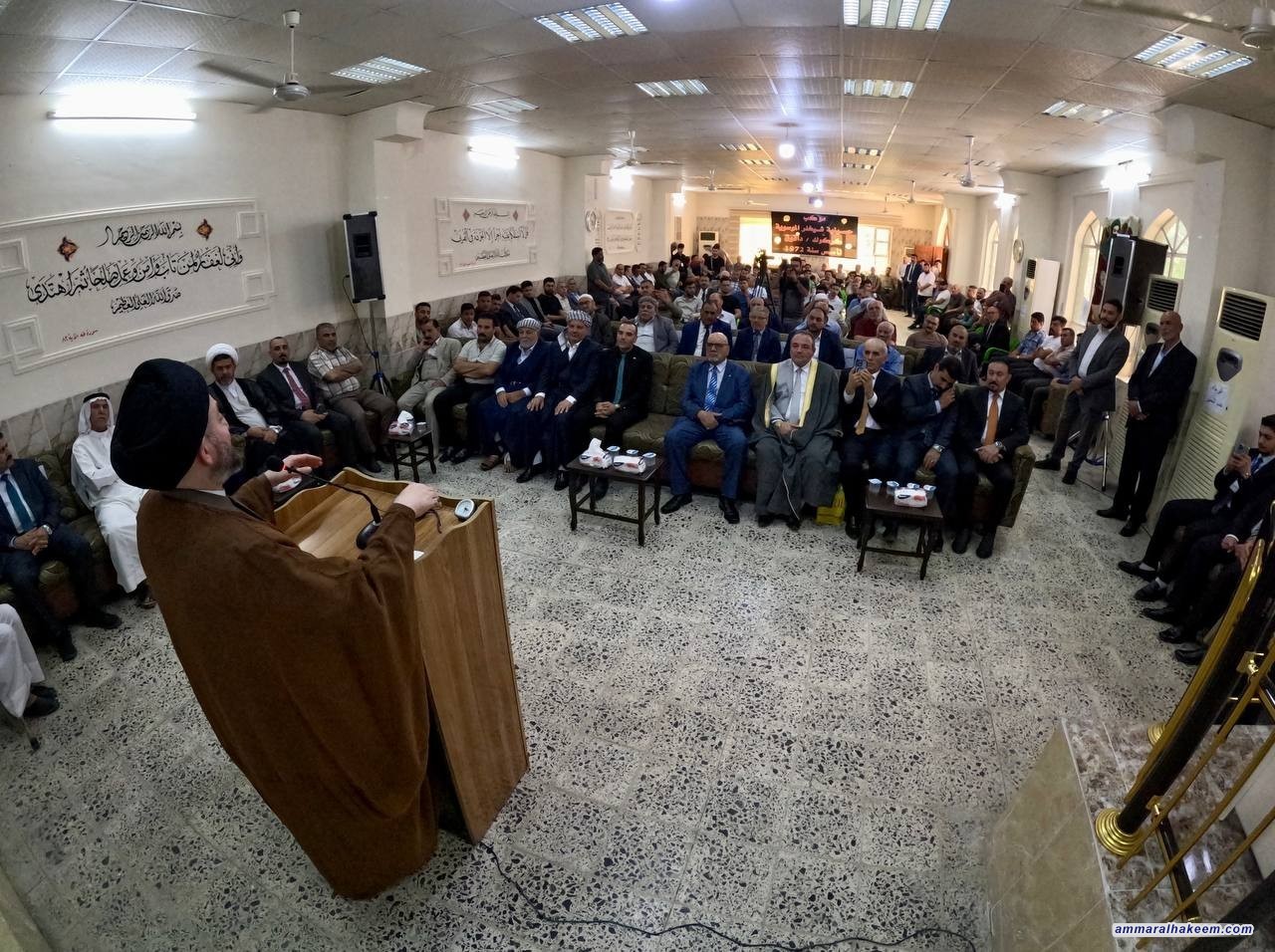 السيد الحكيم يلتقي عددا من شيوخ ووجهاء ومثقفي وأبناء داقوق