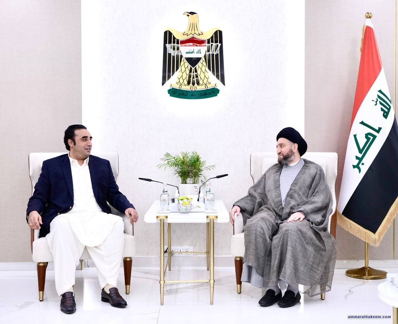 سەماحەتی حەكیم پێشوازی لە باڵیۆزی پاكستان دەكات و داوای هاوكاری ئابووری و سەربازی لە لە ئیسلام ئاباد دەكات