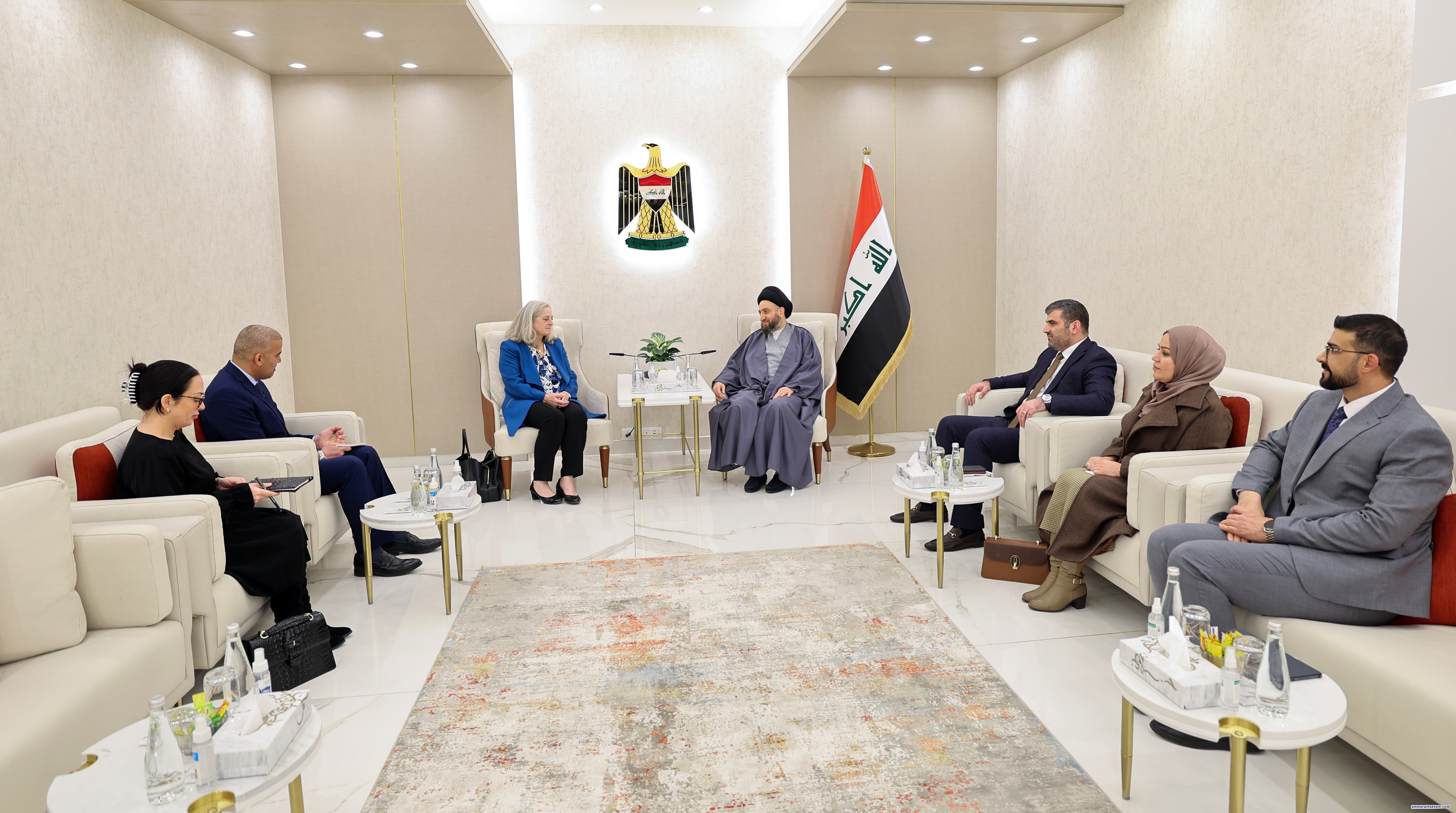 خلال لقائه السفيرة الامريكية : السيد الحكيم يؤكد أهمية إنهاء مهام  التحالف الدولي