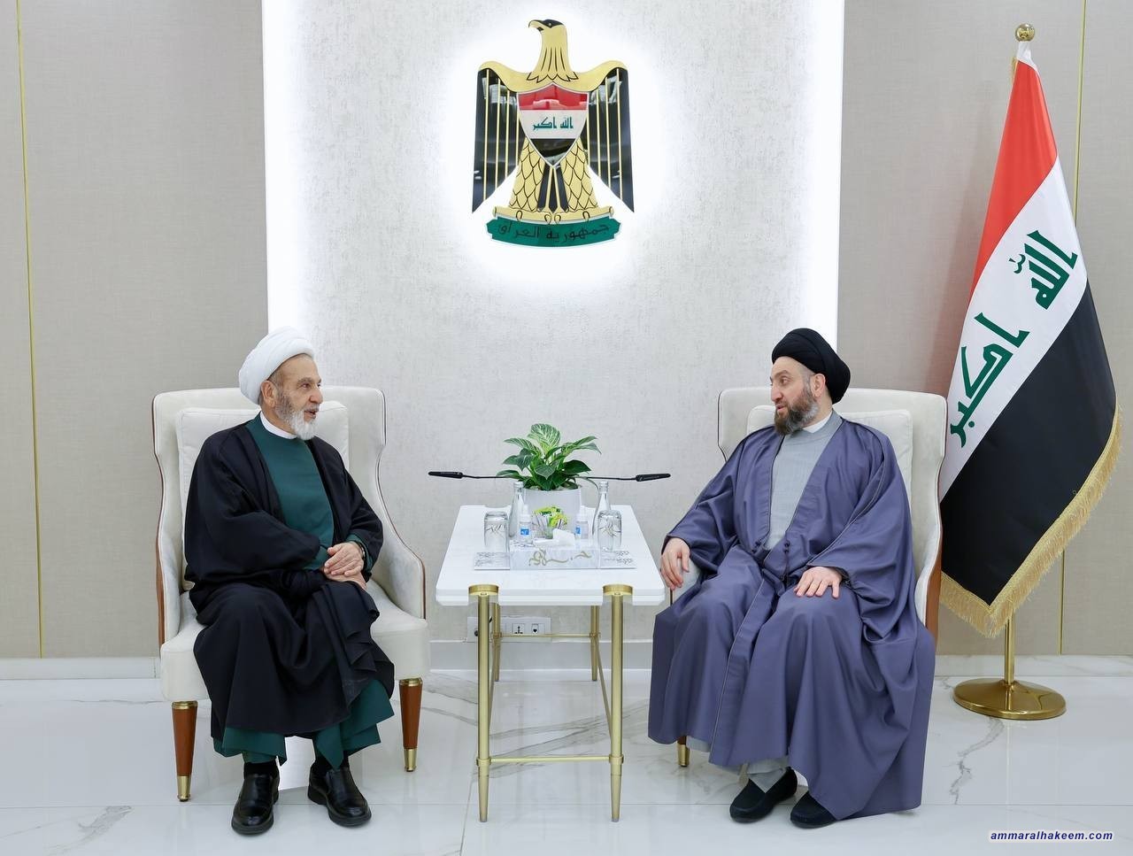 السيد الحكيم يشيد بجهد العلماء والمشايخ في ربط الناس بدينهم وعقائدهم