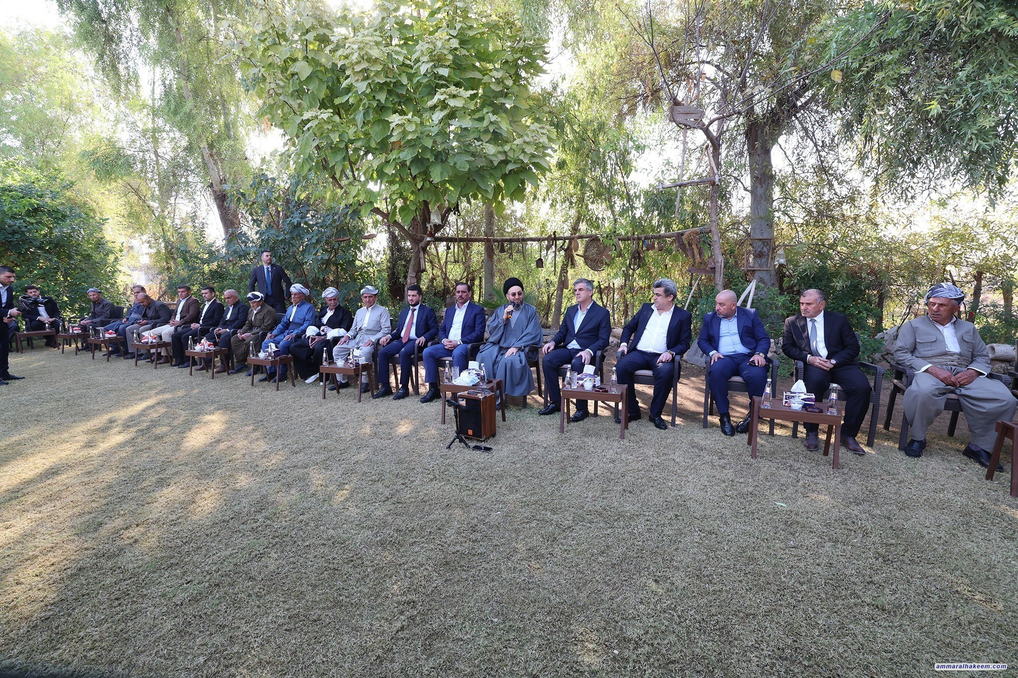 السيد الحكيم يلتقي جمعا من شيوخ ووجهاء الزيبارية ويشيد بالعلاقة العربية الكردية