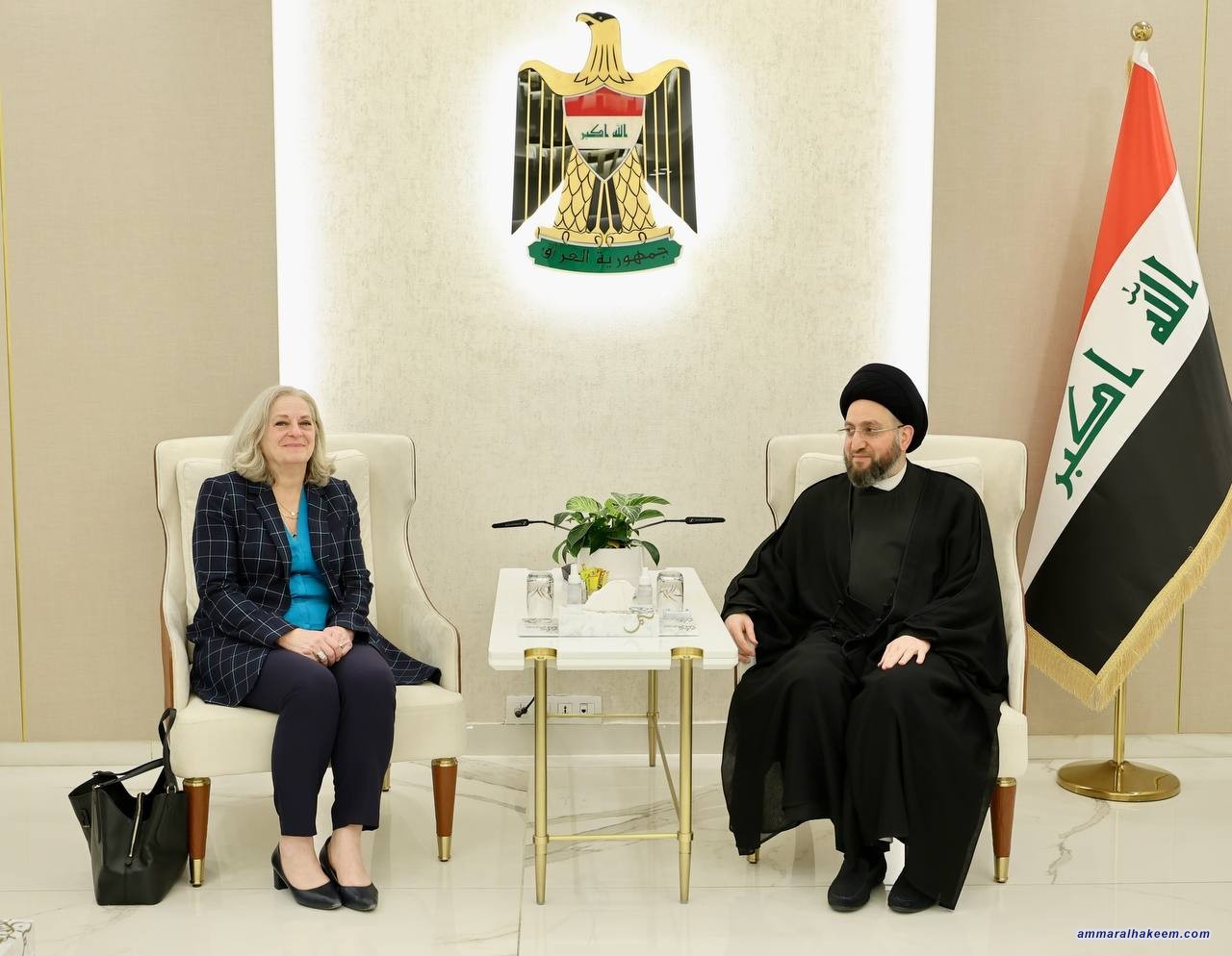 خلال لقائه السفيرة الأمريكية السيد الحكيم يدعو لإنجاح زيارة السيد السوداني إلى واشنطن