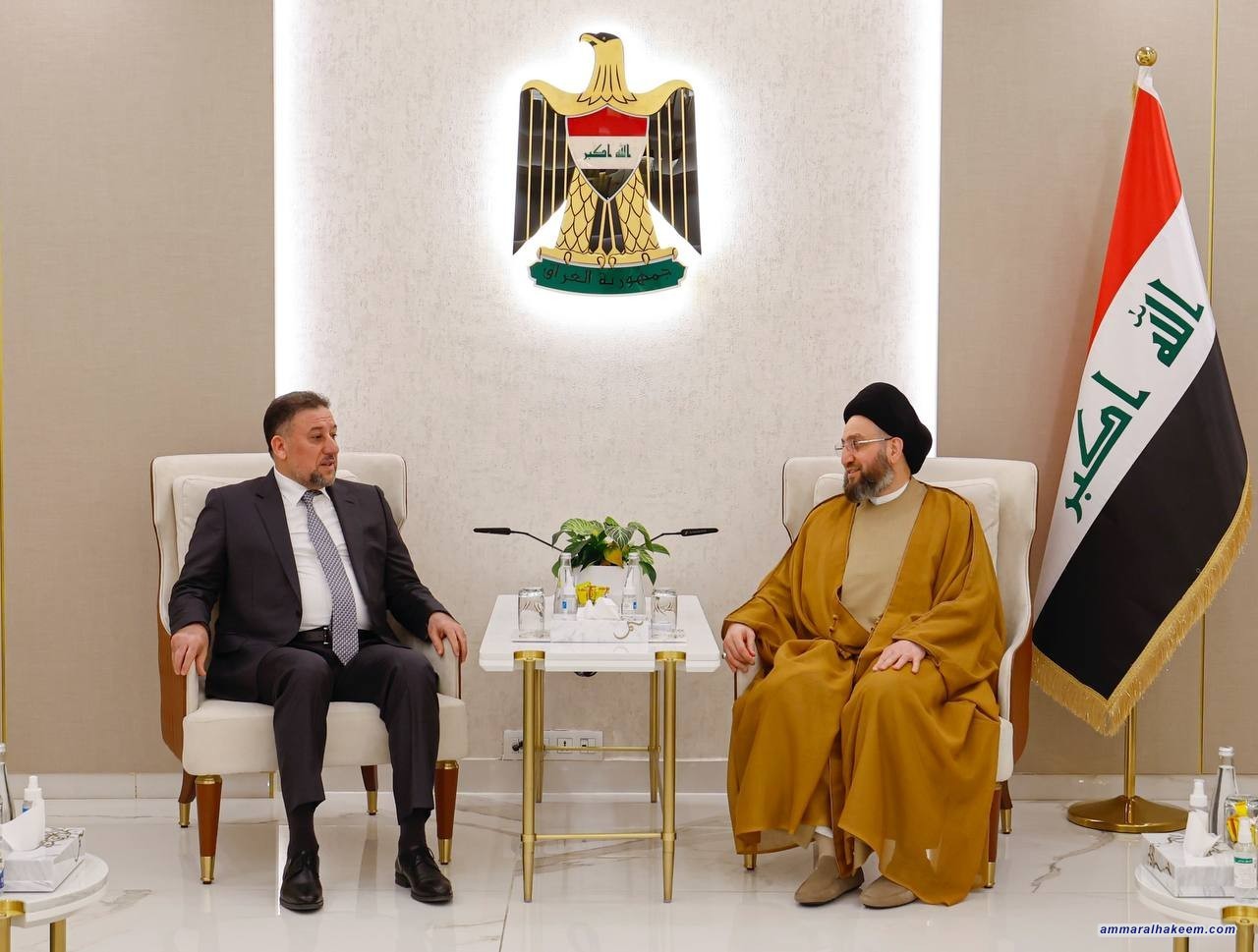 السيد الحكيم يستقبل الخنجر ويشدد على اختيار شخصية نزيهة مؤمنة بالنظام السياسي لرئاسة مجلس النواب