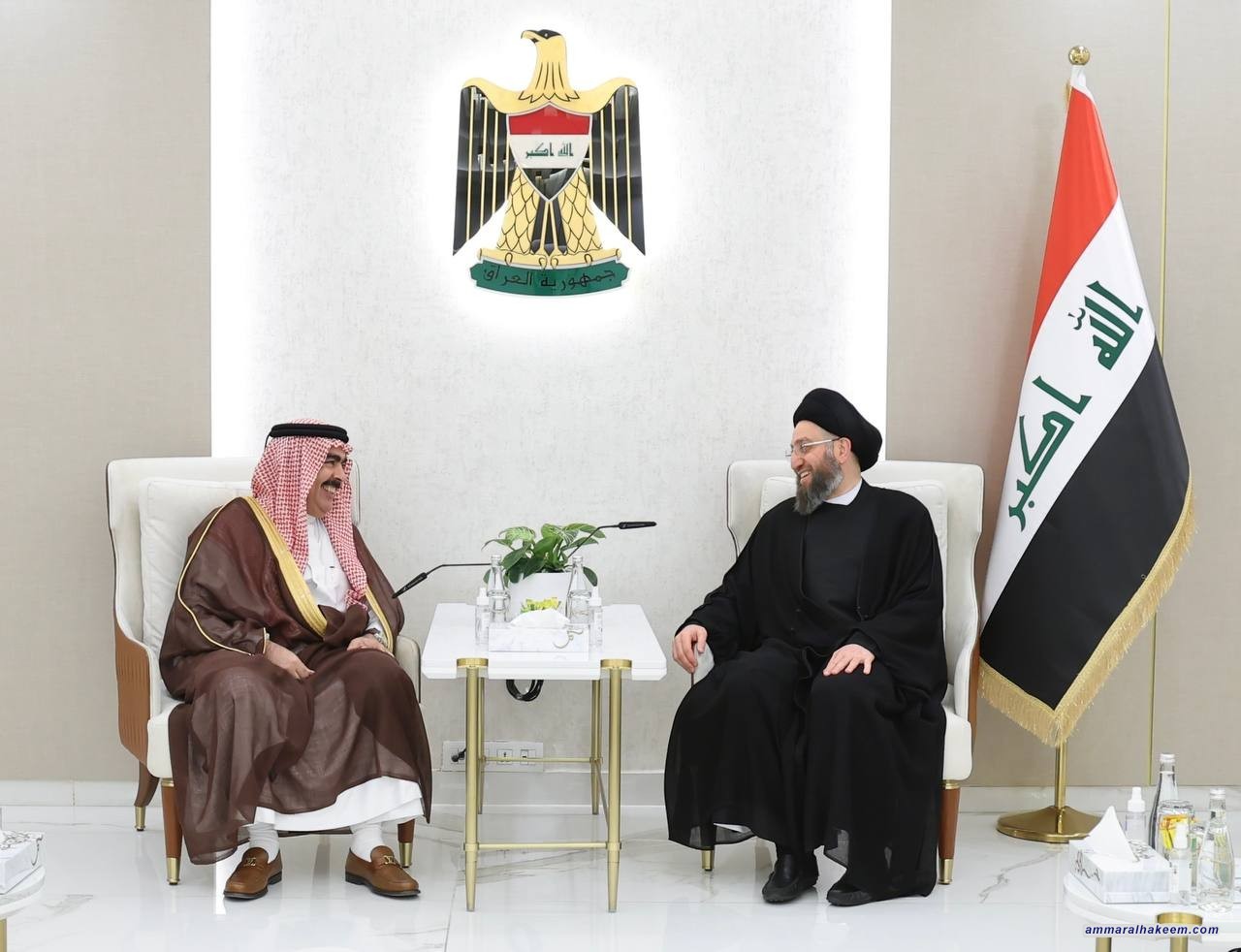 سەماحەتی حەكیم لەگەڵ ئەبوڕیشە پالپشتی حكومەتە نێوخۆییەكان و پاراستنی سەقامگیری عێراق تاوتوێ دەكات