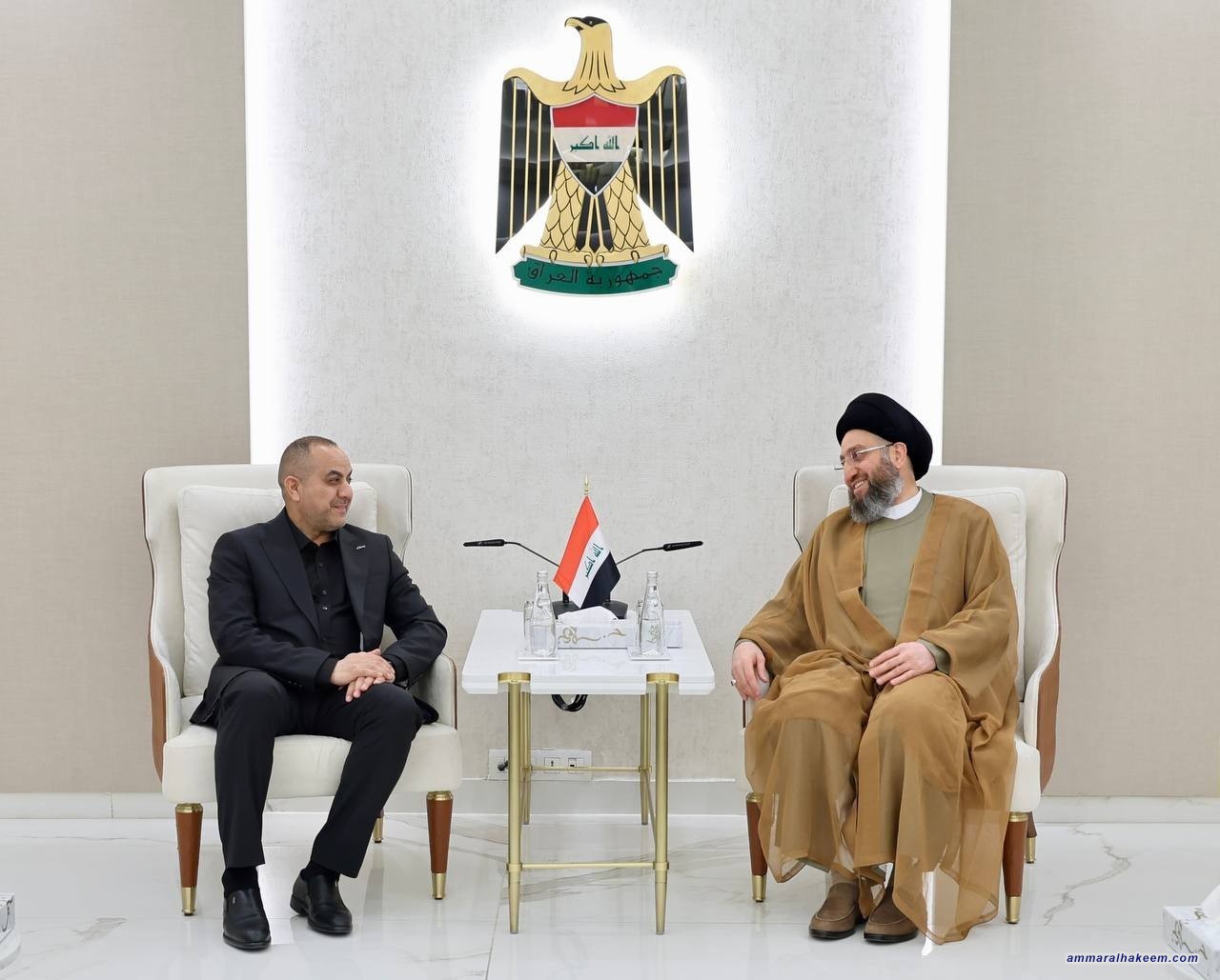 سەماحەتی حەكیم داوا دەكات دەستەلاتی دەستوری و یاسایی بە حكومەتە نێوخۆییەكان بدرێت