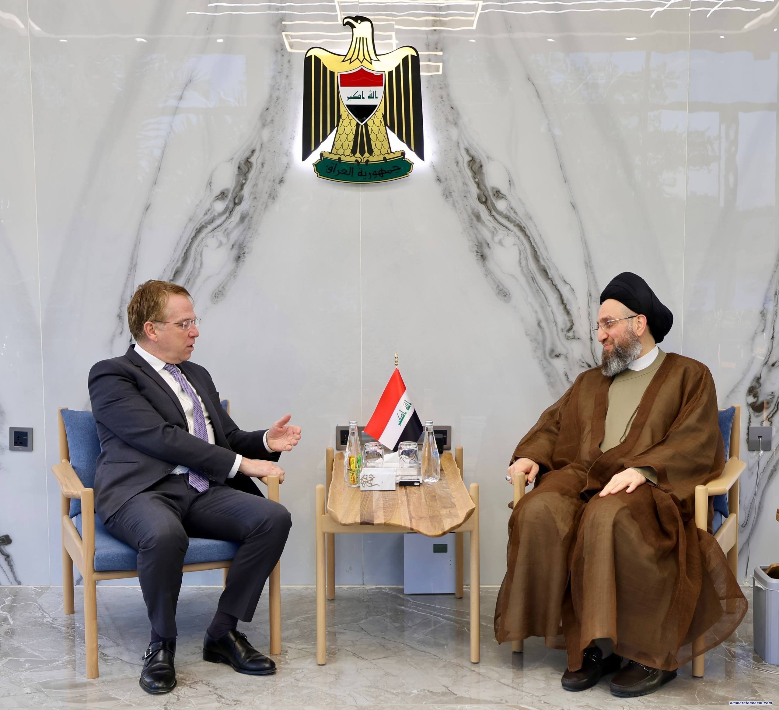 السيد الحكيم يؤكد في لقاء مع السفير الفرنسي أن استقرار العراق يخدم المنطقة والعالم