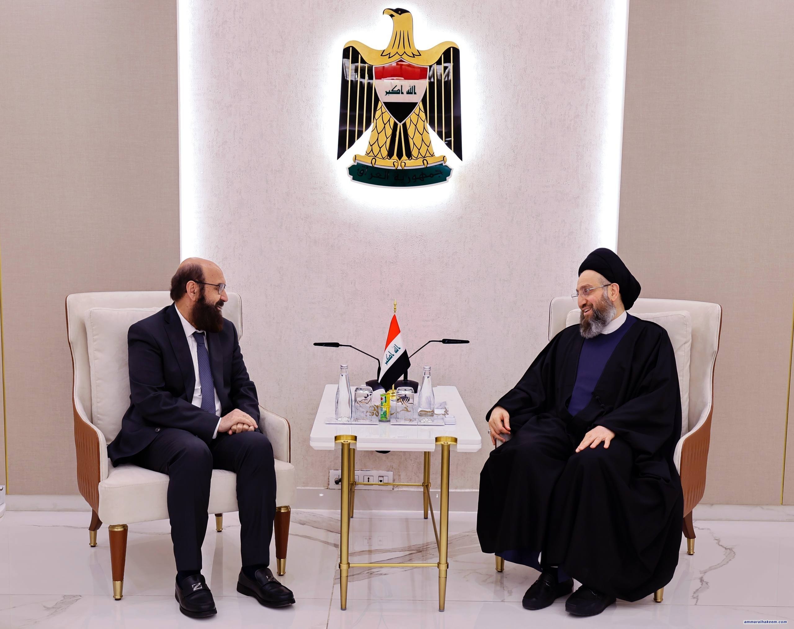 السيد الحكيم يؤكد أهمية حماية المكوّن الإيزيدي وحقوق تمثيله السياسي خلال استقباله أمير الإيزيديين في بغداد
