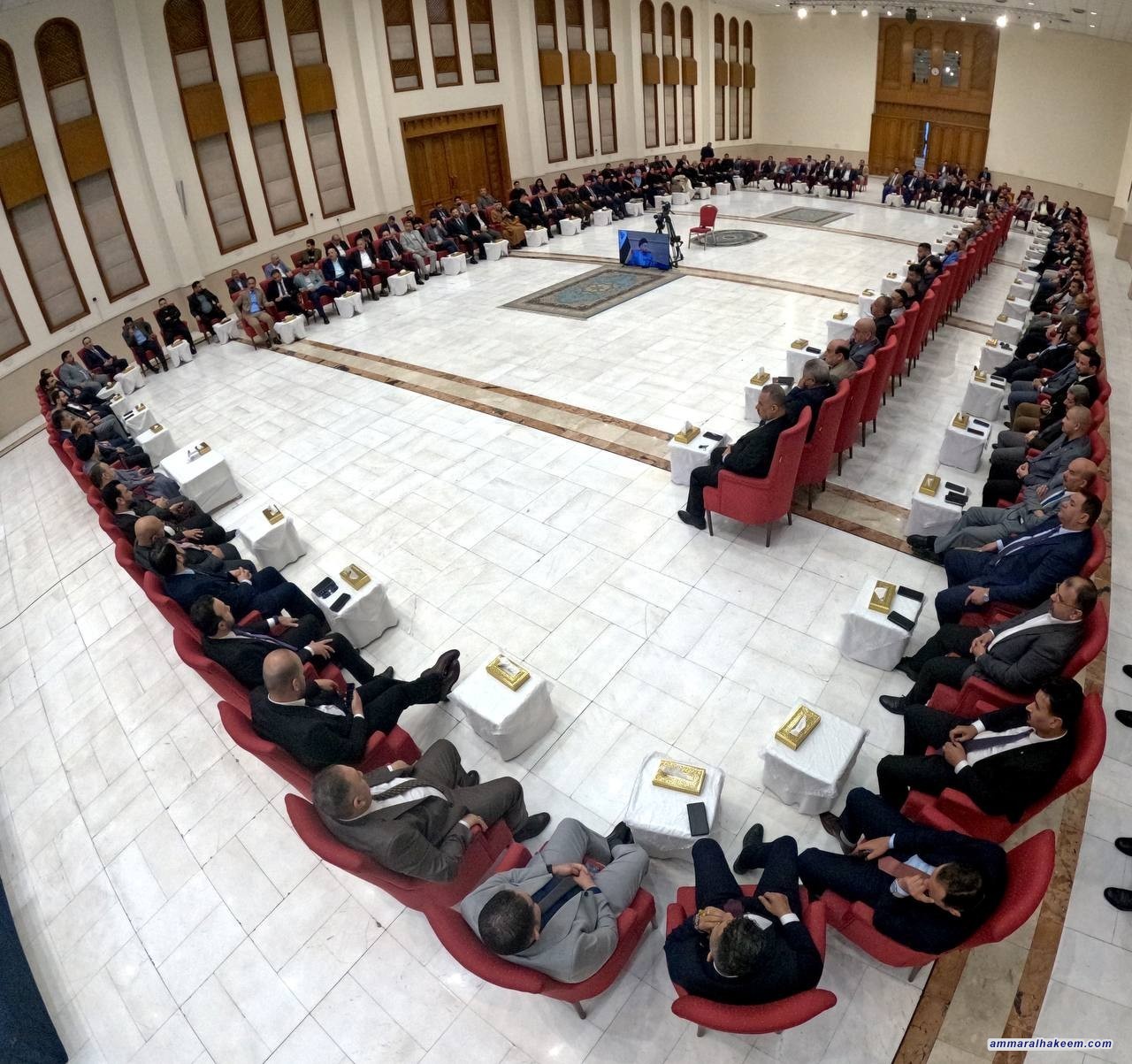 السيد الحكيم في أمسية رمضانية مع الصحفيين والإعلاميين: تأكيد على استقرار العراق ودعوة لمواقف وطنية موحدة