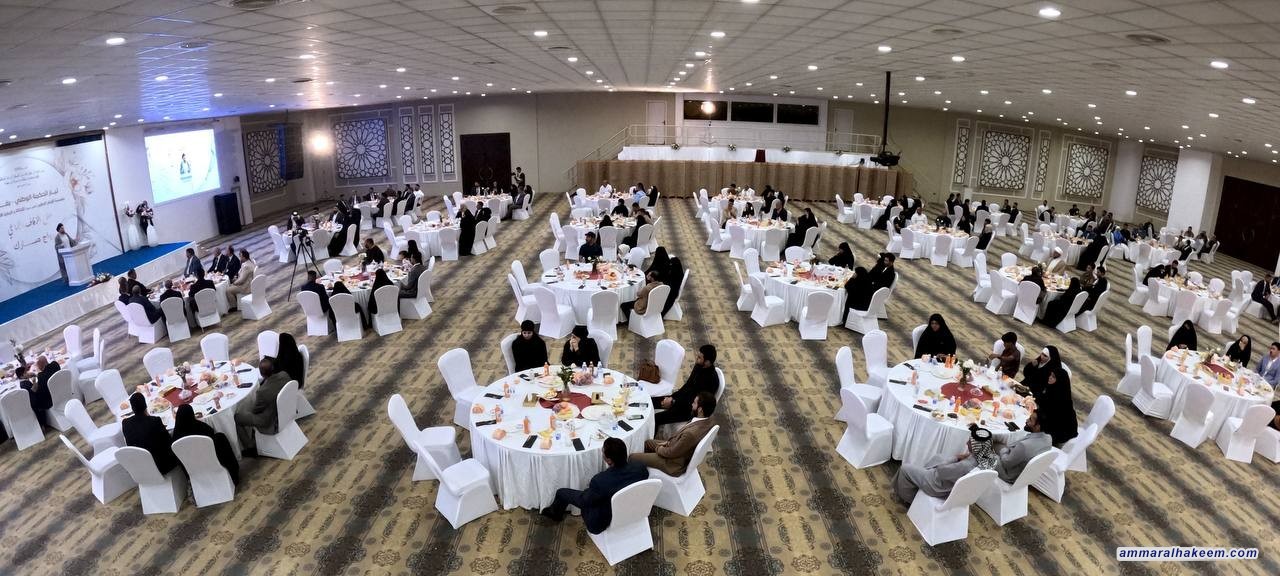 بەڕێز حەكیم پیرۆزبایی لە بووك وزاوایانی ئاهەنگێكی هاوسەرگیری بوكۆمەڵ  دەكات و جەخت لەسەر یەكگرتنی خێزان و بنیات نانی كۆمەڵگەیەكی بەهێز دەكات