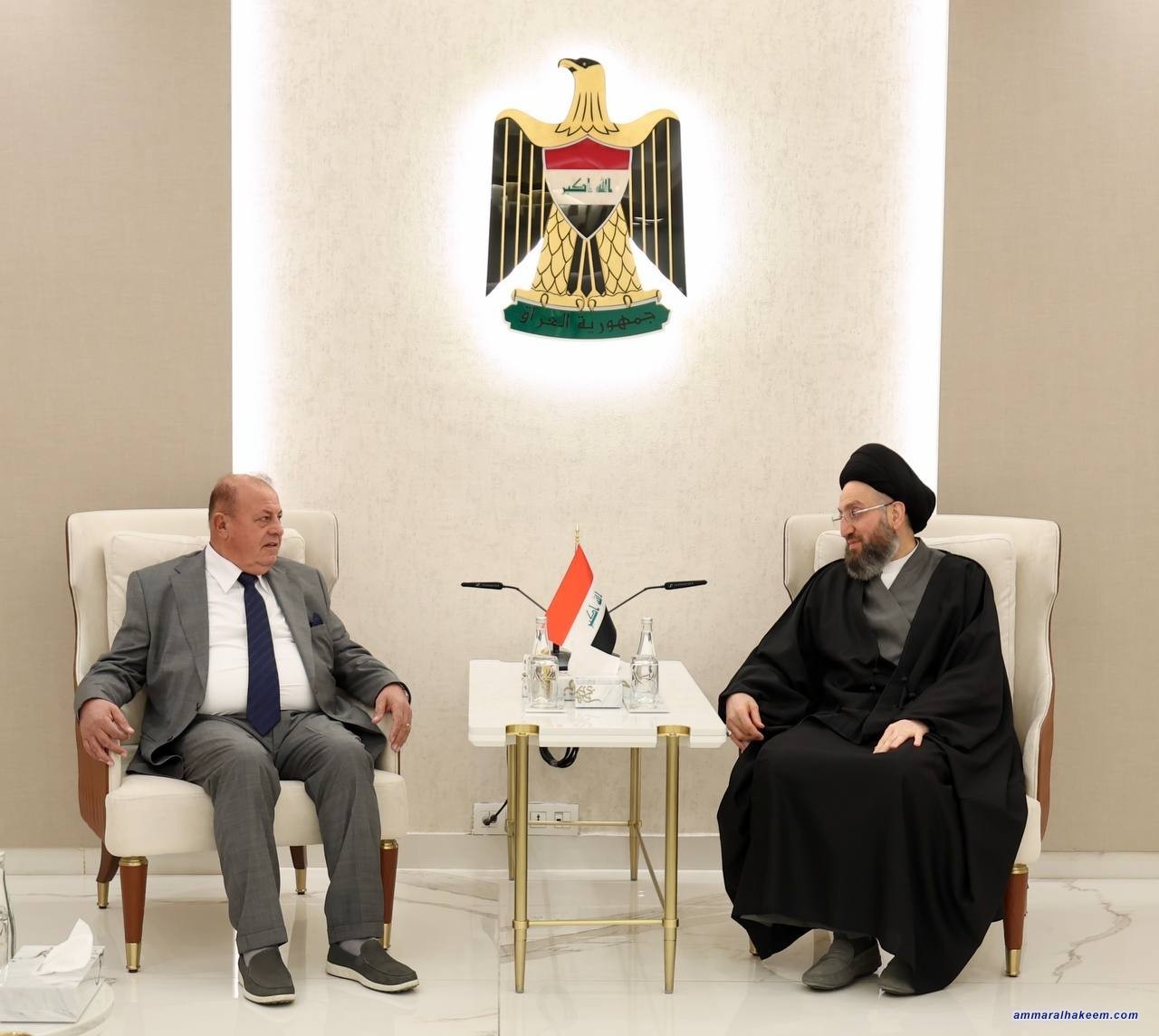 سەماحەتی حەكیم چاوی بە سەرۆكی هۆزی سورجی دەكەوێت و گرنگی یەكگرتنی نیشتمانی دووپات دەكاتەوە