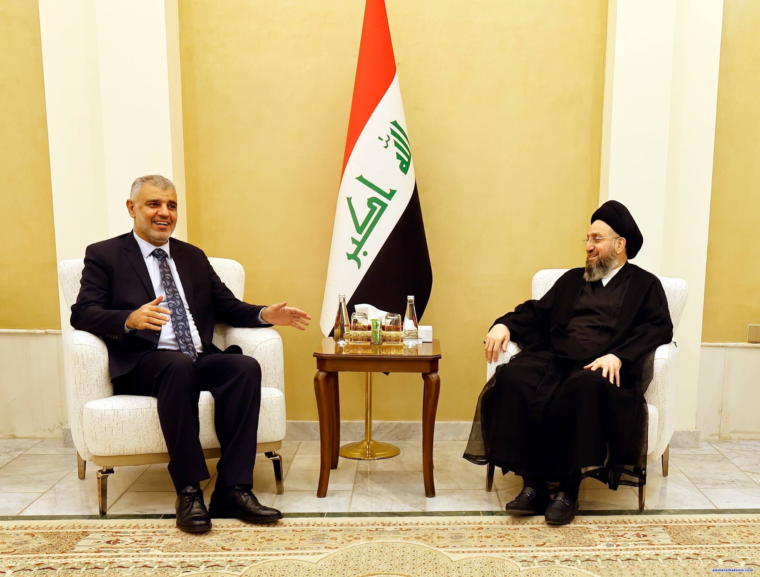 السيد الحكيم: الأمية الرقمية تحدٍّ جديد ومواكبة التكنولوجيا ضرورة لتعزيز الاقتصاد العراقي