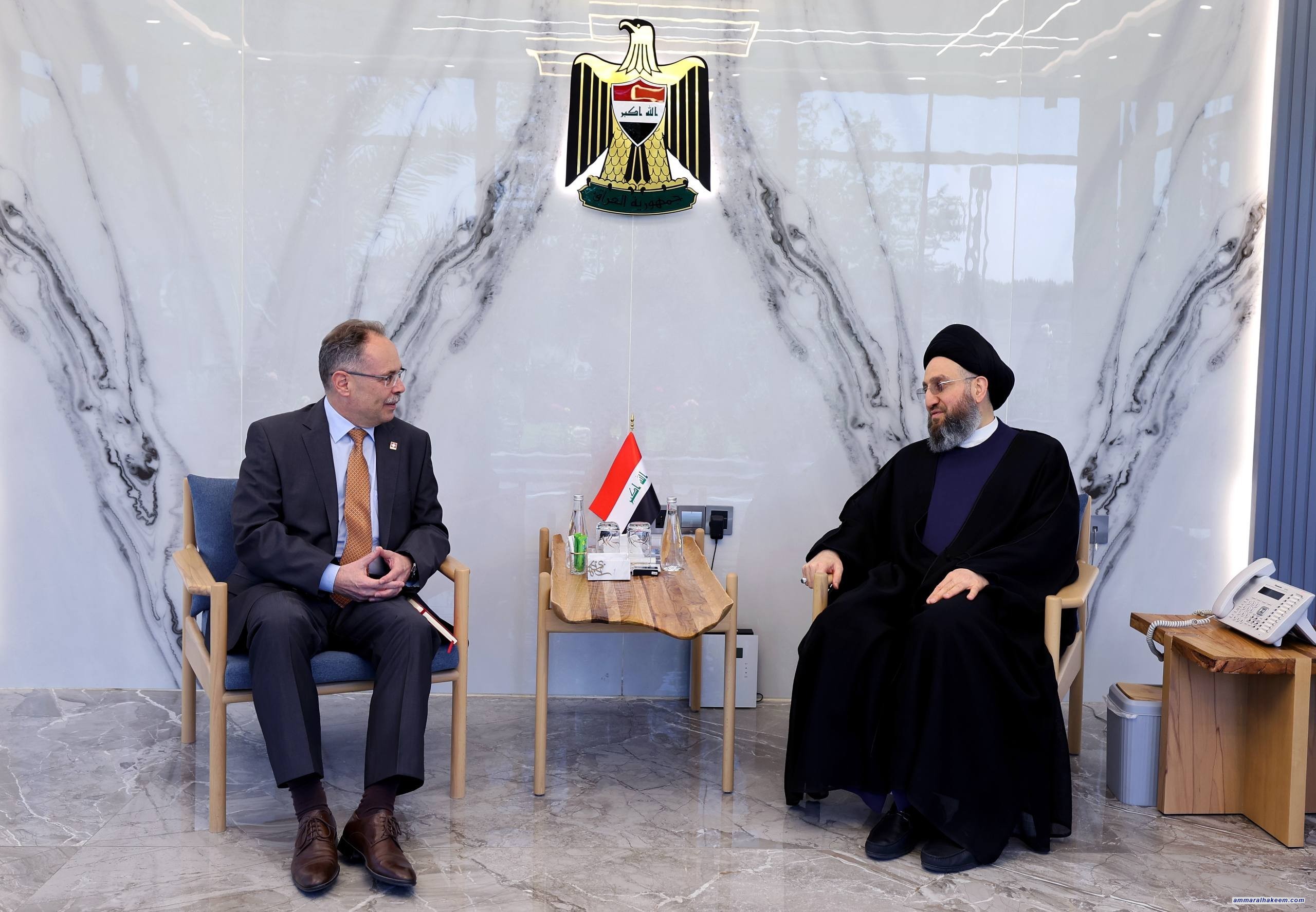 السيد الحكيم يؤكد للسفير السويسري أهمية إدارة التنوع وتسريع تشكيل الحكومة ودعم الحوار لاستقرار المنطقة