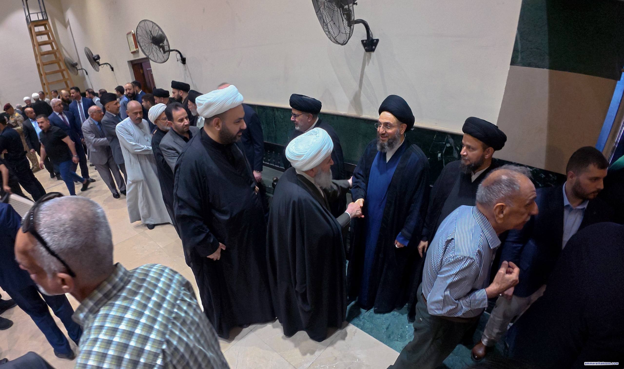 تقرير مصور ..  السيد الحكيم يشارك مجلس الفاتحة المقام على روح  السيد حسين الصدر (رحمه الله) في الكاظمية المقدسة