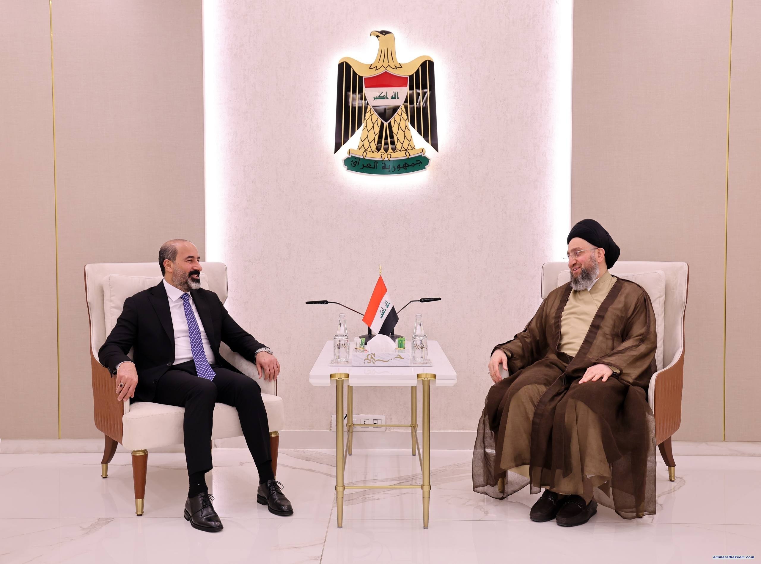 السيد الحكيم يدعو إلى تضافر الجهود لمواجهة التحديات الاقتصادية والسياسية