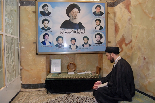 سماحة السيد عمار الحكيم يزور مرقد الامام الحكيم ومرقد شهيد المحراب وعزيز العراق