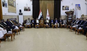 السيد الحكيم يستذكر العلاقة التاريخية بين بني تميم وأسرة الإمام الحكيم ودورها في خدمة العراق