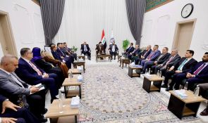 السيد الحكيم يدعو إلى تعزيز صلاحيات حكومة كركوك واستثمار تنوعها ومقدراتها