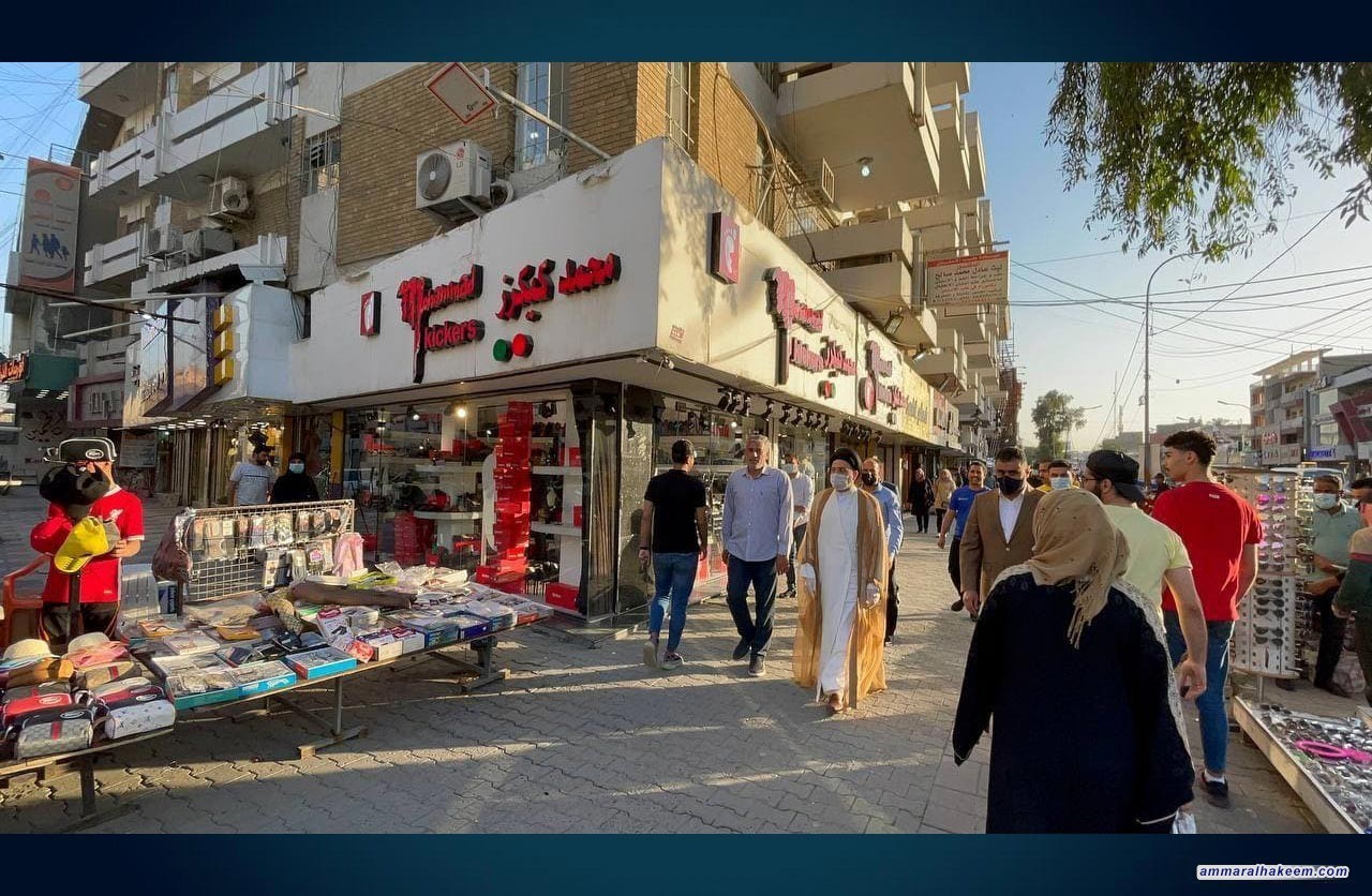 السيد عمار الحكيم يتجول في منطقة الكراده وسط بغداد