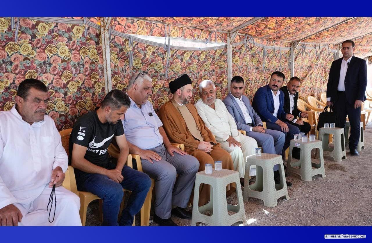 السيد عمار الحكيم يزور عائلة الشهيد كرار الشبكي