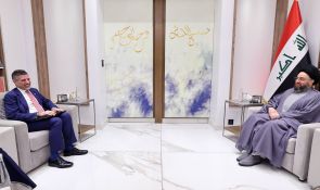 السيد الحكيم يلتقي القائم بالأعمال الأمريكي ويؤكد على ترسيخ الاستقرار وتعزيز العلاقات الثنائية