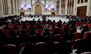 السيد الحكيم خلال لقائه وجهاء وشيوخ الديوانية وآل بدير: تجاوزنا مرحلة الاشتباك السياسي والتحدي القادم هو الخدمات والعدالة في توزيع الثروات