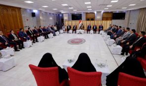 سەید حەكیم لە دیداری كوتلەی سادقون داوای هەماهەنگی لە هەڵوێستی فڕاكسیۆنەكانی چوارچێوەی هەماهەنگی دەكات بۆ یەكلایی كردنەوەی شایستە دەستوورییەكان و چارەسەری ڕكابەرییە ئابووریەكان لە عێراق